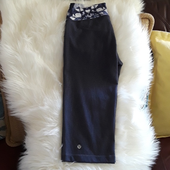 Lululemon Blue Crops - Picture 2 of 4